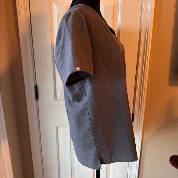 Figs Graphite Gray Catarina One Pocket Short Sleeve Women's Scrub Top - Picture 4 of 10